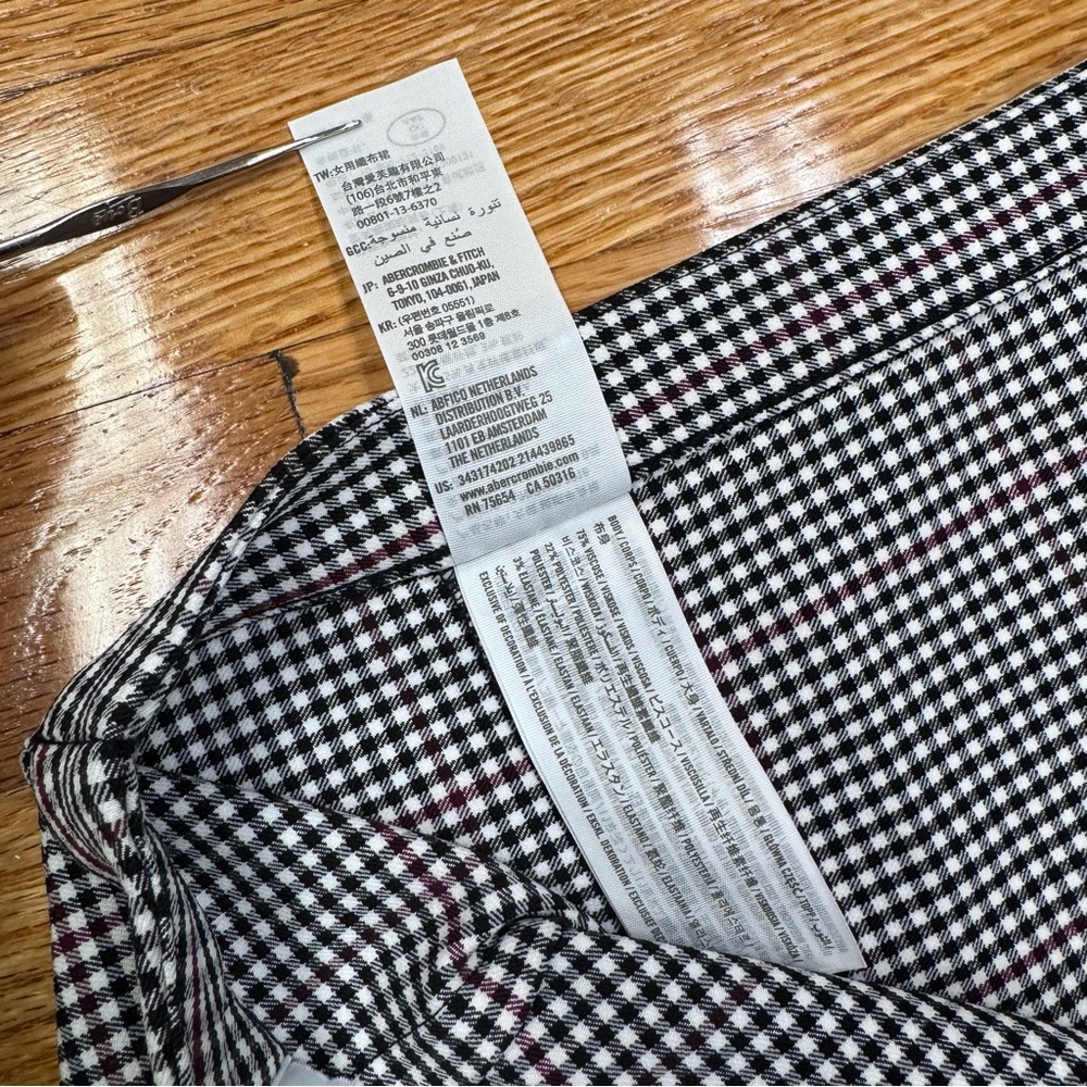 Hollister Black and White Gingham Pencil Mini Skirt With Red Plaid Accent Lines - Picture 9 of 11